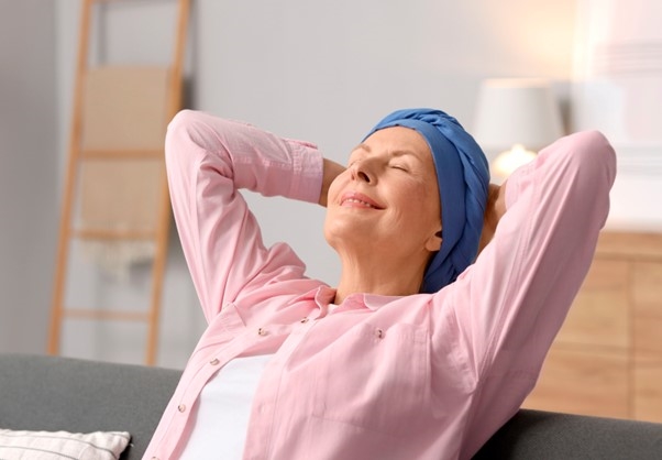 femme cancer chimio souriante